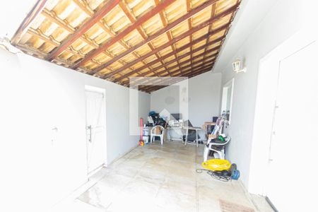 Casa de condomínio para alugar com 230m², 3 quartos e 2 vagasQuintal