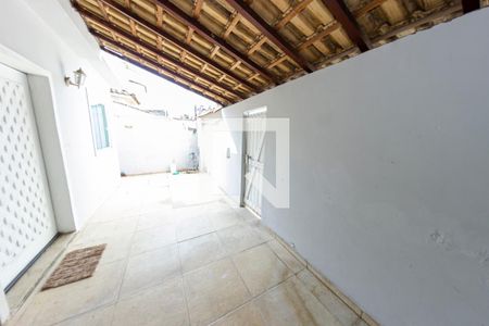 Casa de condomínio para alugar com 230m², 3 quartos e 2 vagasQuintal