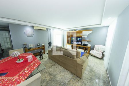 Casa de condomínio para alugar com 230m², 2 quartos e 2 vagasSala