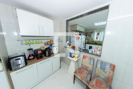 Casa de condomínio para alugar com 230m², 3 quartos e 2 vagasCozinha