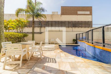 Apartamento à venda com 150m², 3 quartos e 3 vagas Apartamento à venda com 150m², 3 quartos e 3 vagasÁrea comum - Piscina