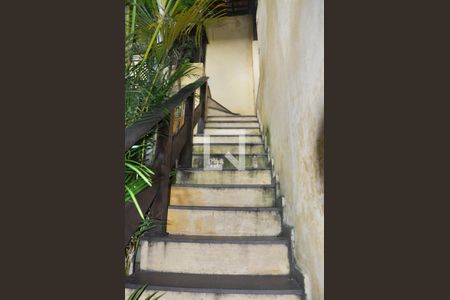 Casa para alugar com 70m², 2 quartos e 1 vagaEscada de Acesso ao imóvel