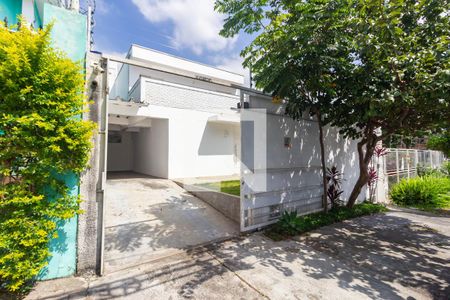 Fachada de casa para alugar com 4 quartos, 400m² em Jardim Jussara, São Paulo