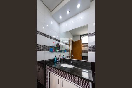 Casa à venda com 273m², 3 quartos e 8 vagas Casa à venda com 273m², 3 quartos e 8 vagasBanheiro