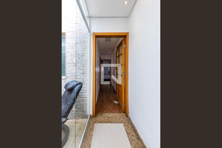 Casa à venda com 273m², 3 quartos e 8 vagas Casa à venda com 273m², 3 quartos e 8 vagasLavabo