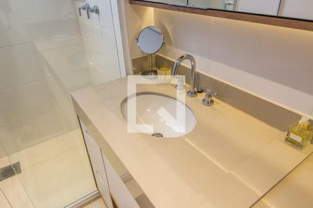 Apartamento para alugar com 136m², 3 quartos e 3 vagasDetalhe do Banheiro da Suite
