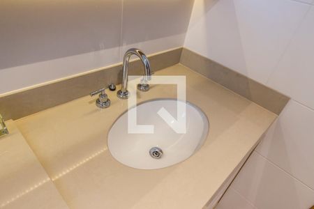 Apartamento para alugar com 136m², 3 quartos e 3 vagasDetalhe do Banheiro da Suite