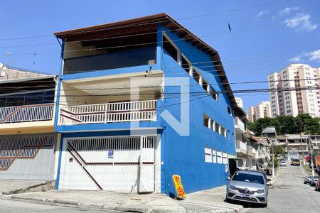 Casa à venda com 120m², 4 quartos e 1 vaga Casa à venda com 120m², 4 quartos e 1 vagaFachada