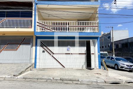 Casa à venda com 120m², 4 quartos e 1 vaga Casa à venda com 120m², 4 quartos e 1 vagaFachada
