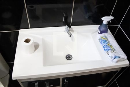 Casa à venda com 120m², 4 quartos e 1 vaga Casa à venda com 120m², 4 quartos e 1 vagaBanheiro