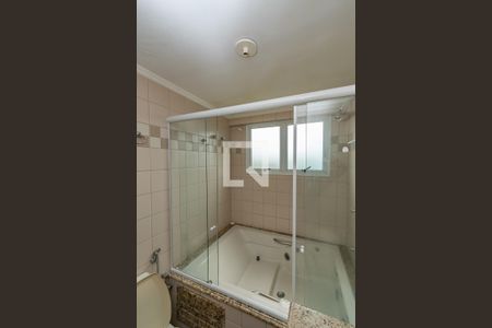 Banheiro da Suíte  de apartamento para alugar com 4 quartos, 135m² em Mansões Santo Antônio, Campinas