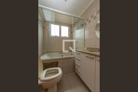 Banheiro da Suíte  de apartamento para alugar com 4 quartos, 135m² em Mansões Santo Antônio, Campinas