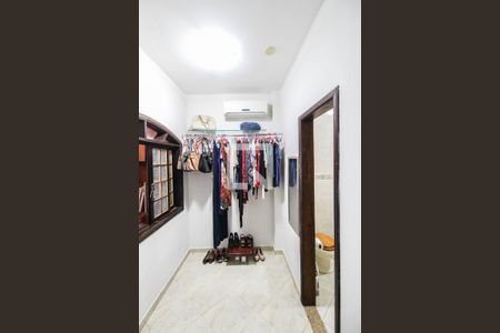 Casa de condomínio para alugar com 175m², 4 quartos e 3 vagasCloset da suíte 1