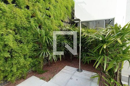 Studio à venda com 25m², 1 quarto e sem vaga Studio à venda com 25m², 1 quarto e sem vagaÁrea comum - Piscina