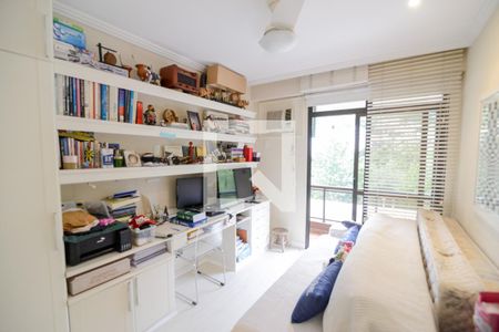 Apartamento à venda com 187m², 4 quartos e 3 vagasQuarto 2