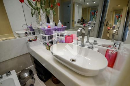 Apartamento à venda com 187m², 4 quartos e 3 vagasBanheiro da Suíte 1