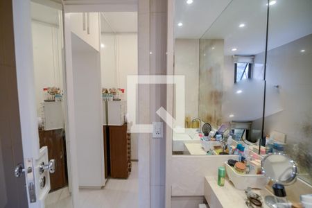 Apartamento à venda com 187m², 4 quartos e 3 vagasBanheiro da Suíte 2
