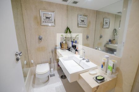 Apartamento à venda com 187m², 4 quartos e 3 vagasBanheiro Social