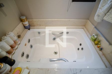 Apartamento à venda com 187m², 4 quartos e 3 vagasBanheiro da Suíte 2