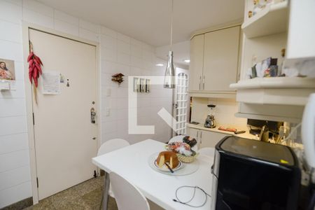 Apartamento à venda com 187m², 4 quartos e 3 vagasCozinha
