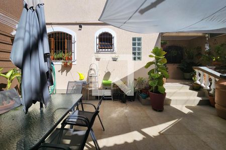 Casa à venda com 280m², 3 quartos e 4 vagas Casa à venda com 280m², 3 quartos e 4 vagasÁrea Externa