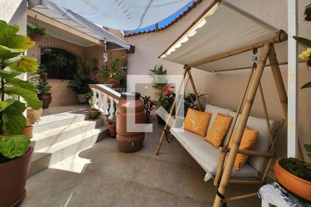 Casa à venda com 280m², 3 quartos e 4 vagas Casa à venda com 280m², 3 quartos e 4 vagasÁrea Externa