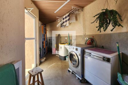 Casa à venda com 280m², 3 quartos e 4 vagas Casa à venda com 280m², 3 quartos e 4 vagasÁrea de Serviço