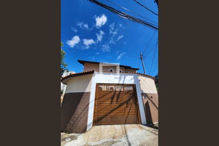 Casa à venda com 280m², 3 quartos e 4 vagas Casa à venda com 280m², 3 quartos e 4 vagasFachada