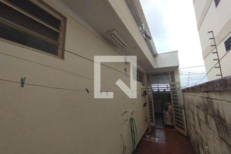 Casa para alugar com 218m², 3 quartos e 2 vagas Casa para alugar com 218m², 3 quartos e 2 vagasCorredor lateral