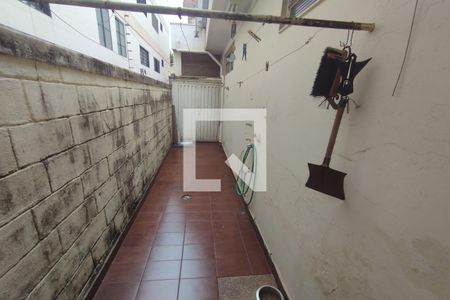 Casa para alugar com 218m², 3 quartos e 2 vagas Casa para alugar com 218m², 3 quartos e 2 vagasCorredor lateral