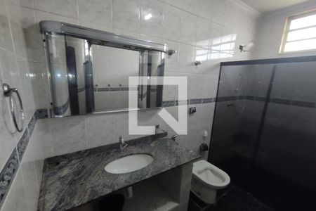 Casa para alugar com 218m², 3 quartos e 2 vagas Casa para alugar com 218m², 3 quartos e 2 vagasBanheiro Social