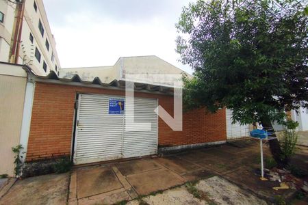 Casa para alugar com 218m², 3 quartos e 2 vagas Casa para alugar com 218m², 3 quartos e 2 vagasFachada