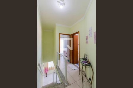 Casa à venda com 110m², 4 quartos e 2 vagas Casa à venda com 110m², 4 quartos e 2 vagasCorredor