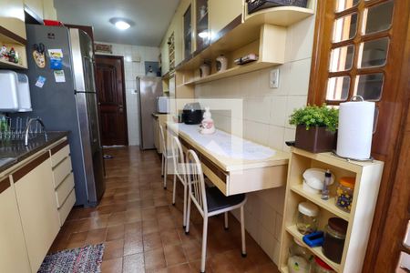 Apartamento para alugar com 126m², 3 quartos e 2 vagas Apartamento para alugar com 126m², 3 quartos e 2 vagasCozinha