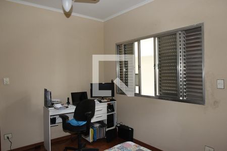 Casa à venda com 290m², 4 quartos e 2 vagasSuíte 3