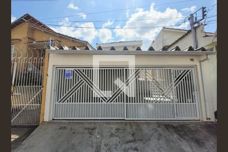 Casa à venda com 150m², 3 quartos e 2 vagas Casa à venda com 150m², 3 quartos e 2 vagasFachada