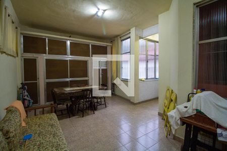 Apartamento à venda com 120m², 2 quartos e 1 vagaÁrea de Serviço