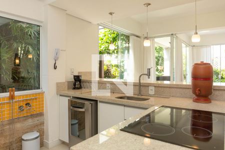 Casa à venda com 485m², 5 quartos e 3 vagasCozinha  Subsolo