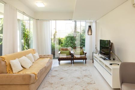 Casa à venda com 485m², 5 quartos e 3 vagasSala Subsolo