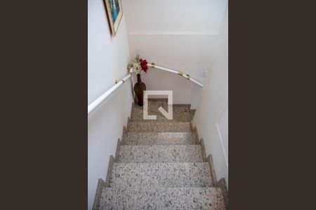 Casa para alugar com 264m², 3 quartos e 4 vagas Casa para alugar com 264m², 3 quartos e 4 vagasEscada