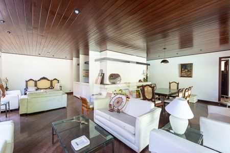 Casa de condomínio à venda com 600m², 5 quartos e 4 vagasSala
