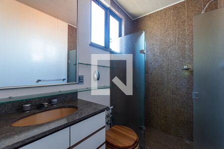 Casa de condomínio à venda com 600m², 5 quartos e 4 vagasBanheiro