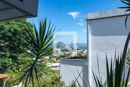 Casa de condomínio à venda com 600m², 5 quartos e 4 vagasVista