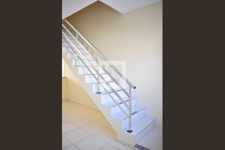 Escada de casa para alugar com 2 quartos, 92m² em Campo Grande, Rio de Janeiro