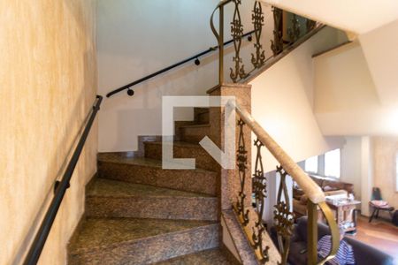 Casa para alugar com 180m², 3 quartos e 2 vagasEscada