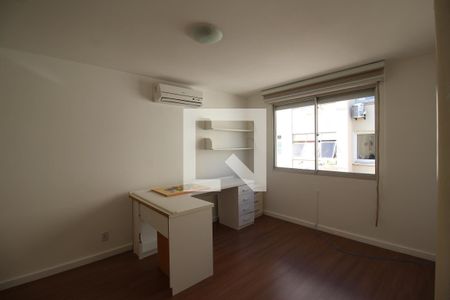 Quarto 1 de apartamento à venda com 2 quartos, 75m² em São João, Porto Alegre