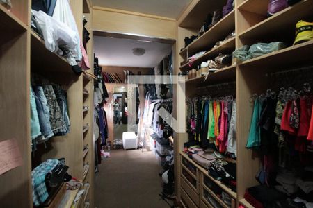 Casa à venda com 640m², 4 quartos e 4 vagasCloset da Suite Master