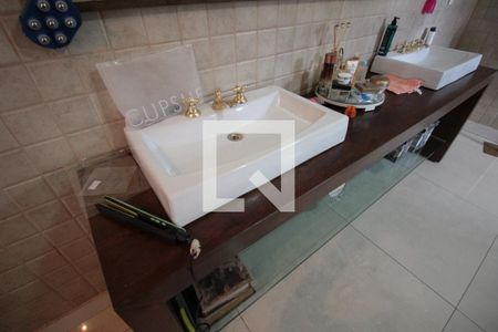 Casa à venda com 640m², 4 quartos e 4 vagasBanheiro da Suite Master