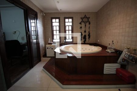 Casa à venda com 640m², 4 quartos e 4 vagasBanheiro da Suite Master