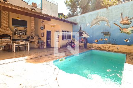 Casa à venda com 267m², 3 quartos e 4 vagasPiscina